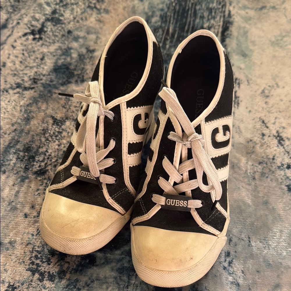 Guess Black and White Sneakers Classic Design